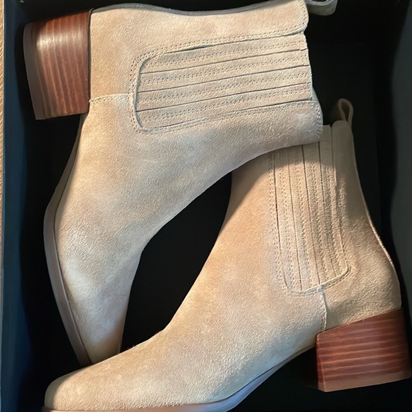 NIB Banana Republic Suede Cowboy Chelsea Boots 7.5 Desert Dune - Picture 12 of 12